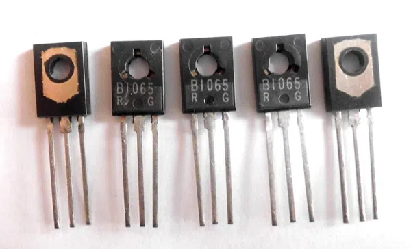 2SB1065 2SB1065