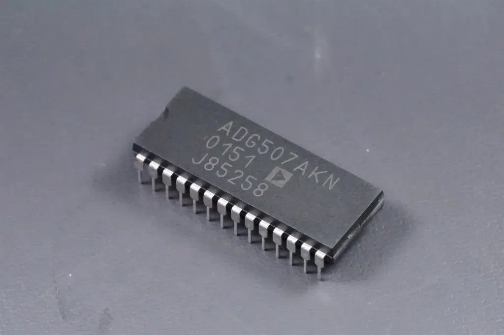 ADG507AKN
